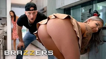 Este chico alucina con el culo de zorra que tiene la hermana de su novia